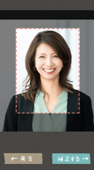 履歴書カメラは、顔写真を用意する際の操作を考えて作られています。